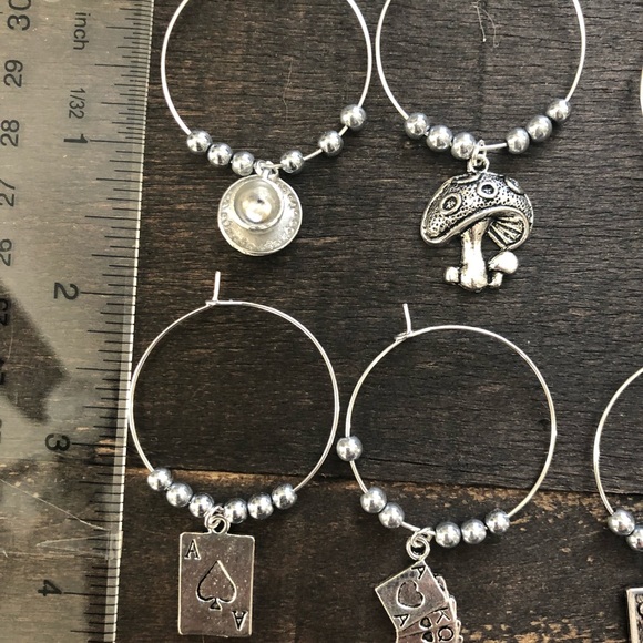 Alice in Wonderland themed wine glass markers - Picture 4 of 6